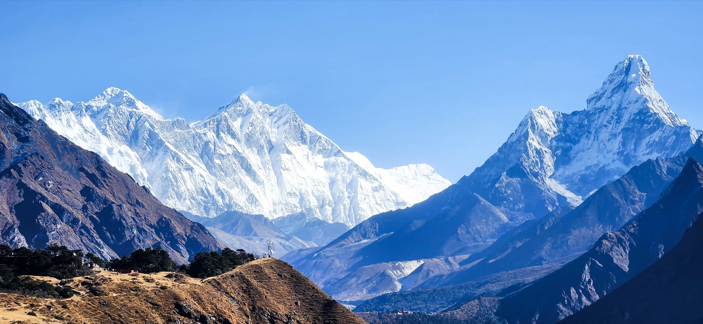 Prayer flags and a stupa on the trail to Tengboche